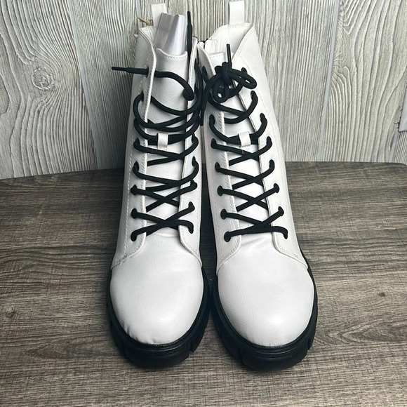 MIA Size 9M Women's Tauren White Tango Combat Boots Mid Heel 2" NIB - Picture 1 of 7